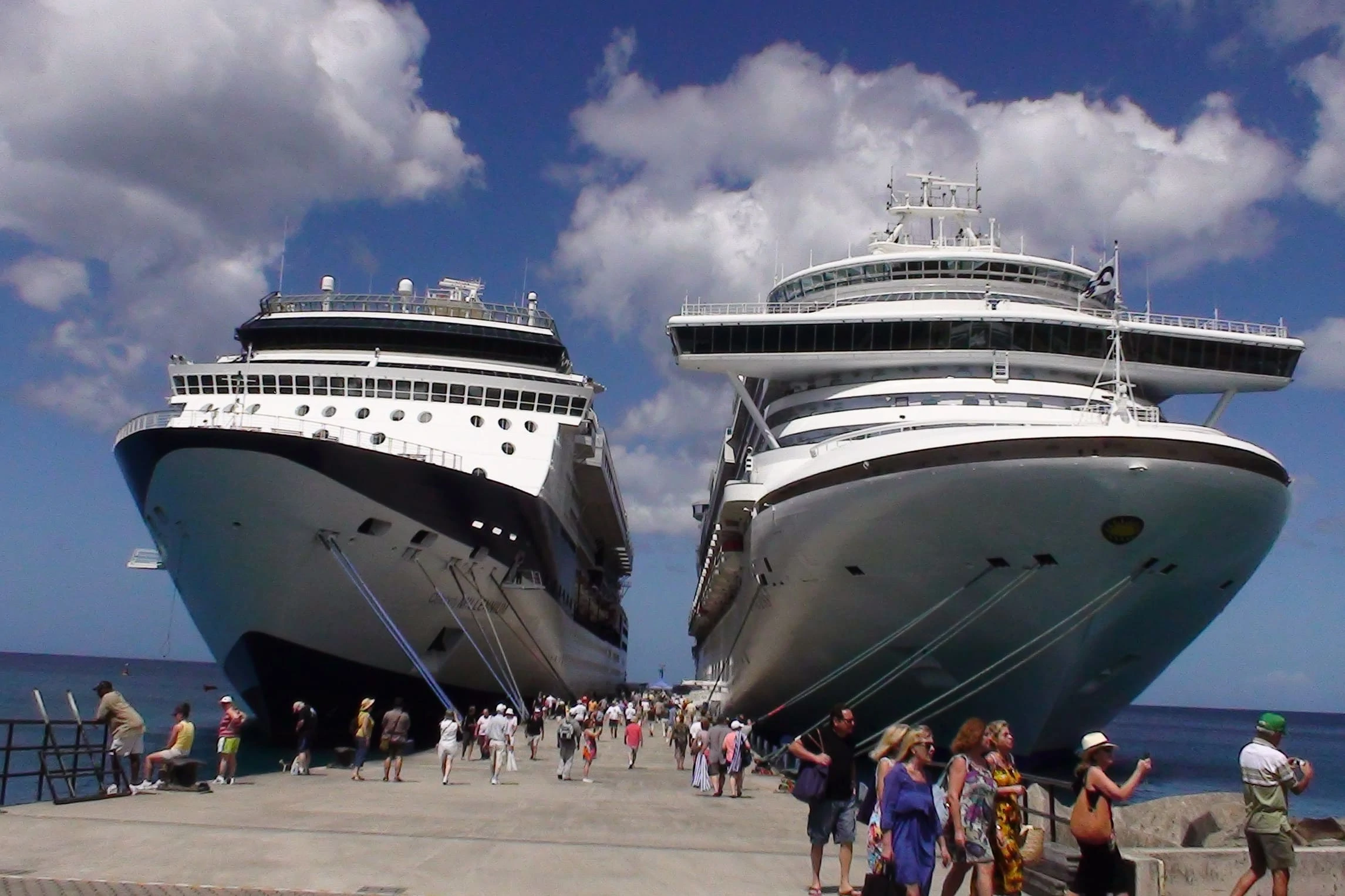 cruise-ships-in-port