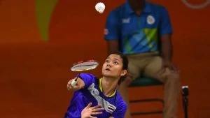 Thailand's Porntip Buranaprasertsuk returns to Ukraine's Maria Ulitina during their women's singles round of 16 badminton match at the Riocentro stadium in Rio de Janeiro on August 15, 2016, at the Rio 2016 Olympic Games. / AFP PHOTO / Jim WATSON